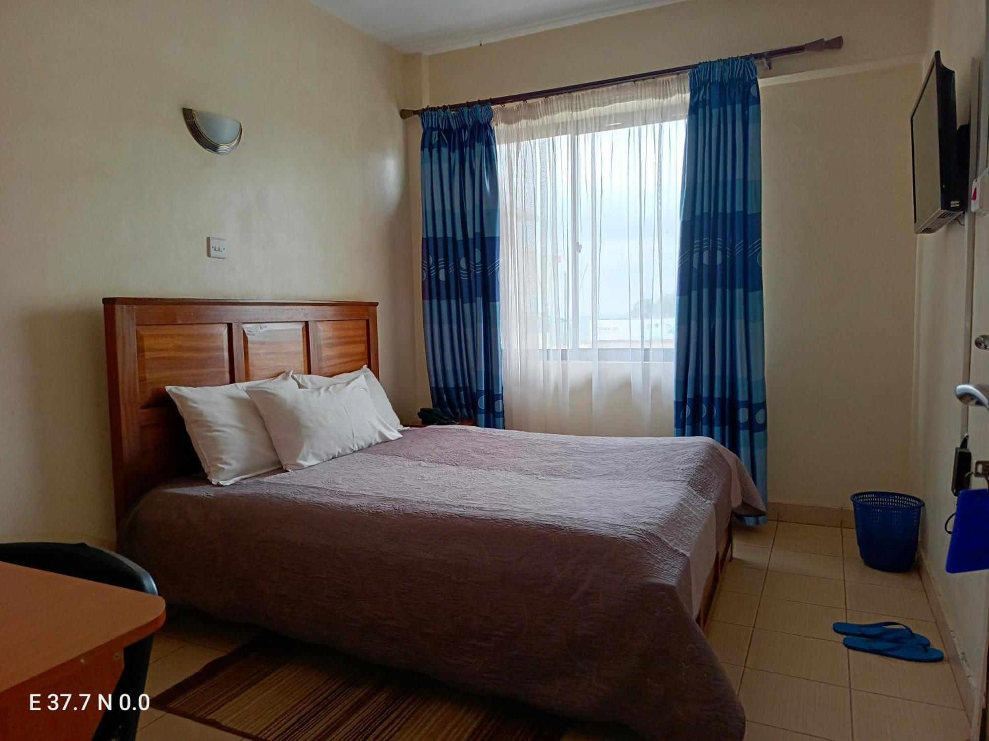 Meru Paramount Hotel Exterior foto