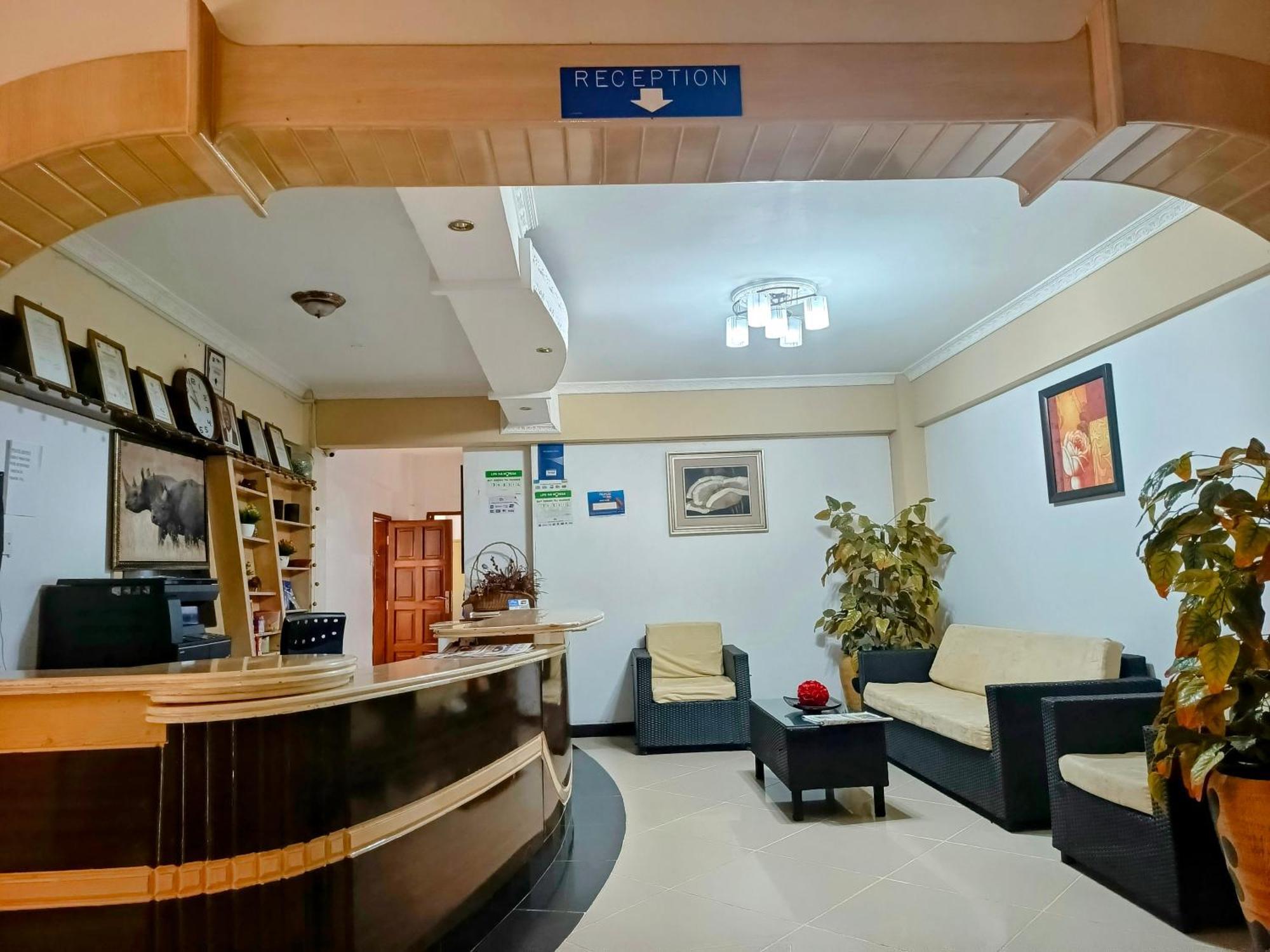Meru Paramount Hotel Exterior foto