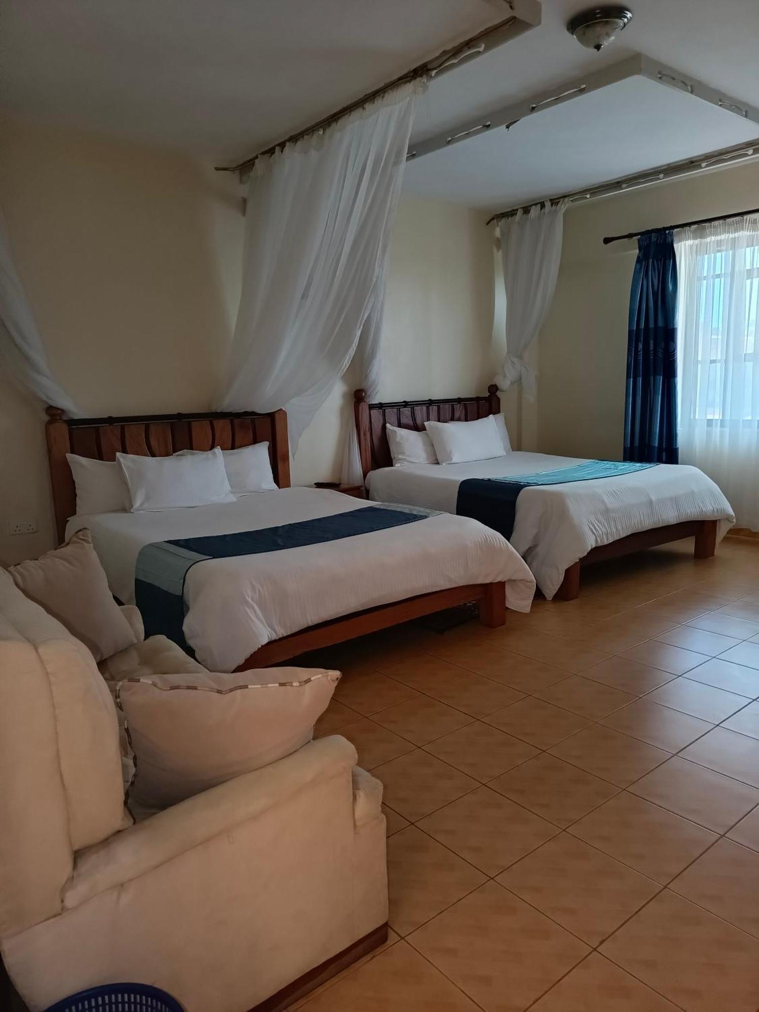Meru Paramount Hotel Exterior foto