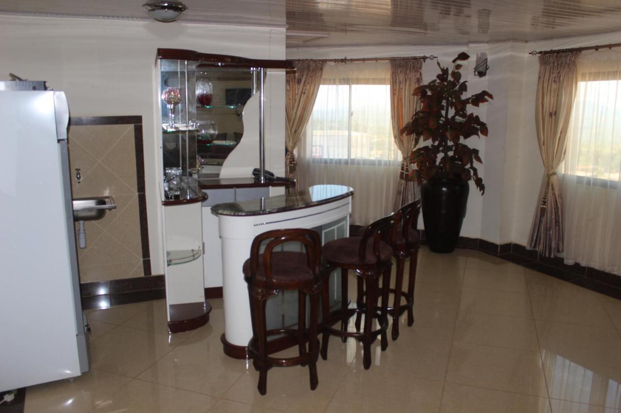 Meru Paramount Hotel Exterior foto