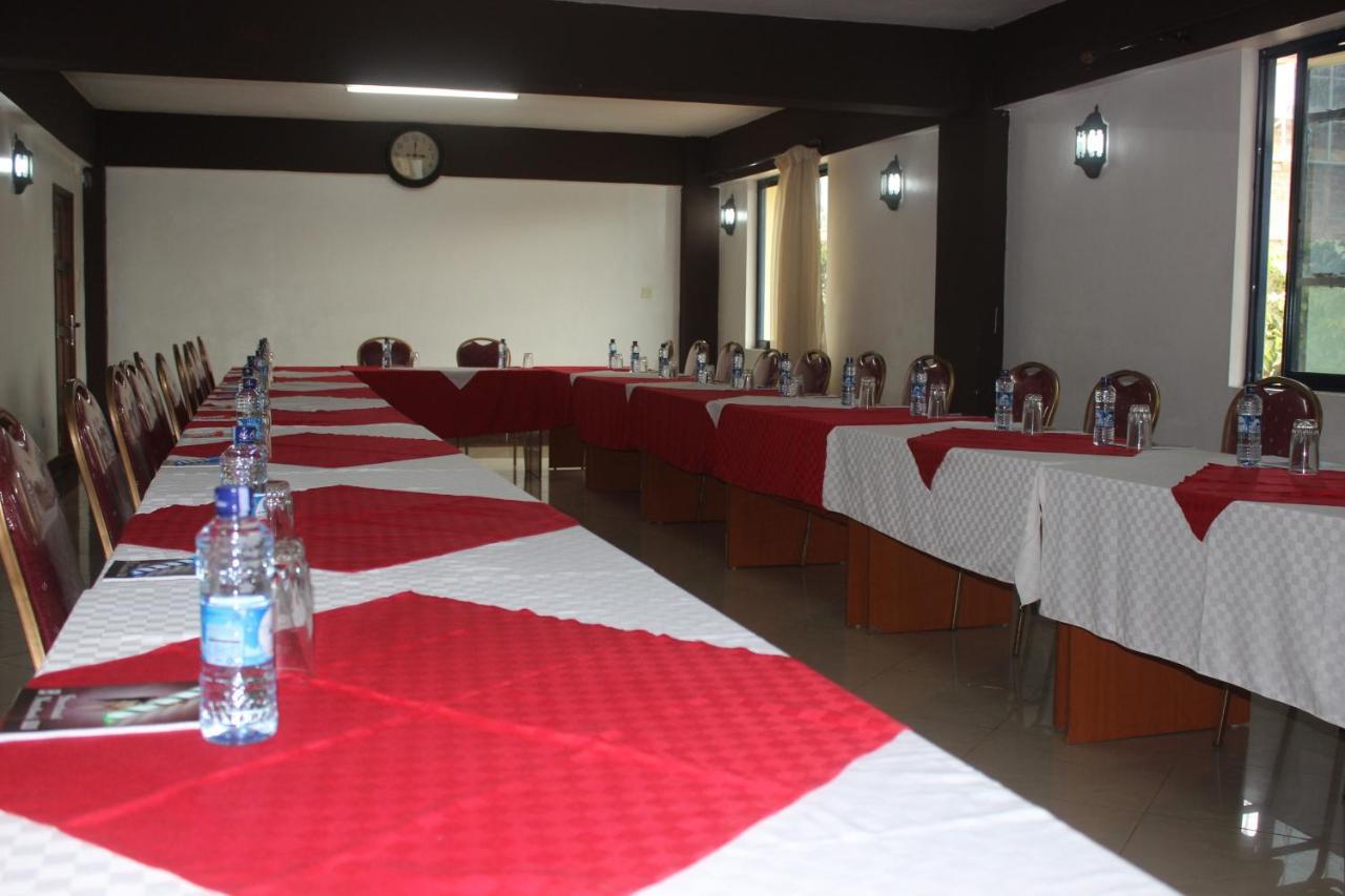Meru Paramount Hotel Exterior foto